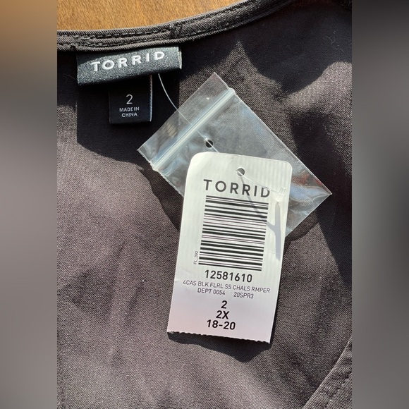 Torrid NWT Romper Size 2 - Picture 4 of 4